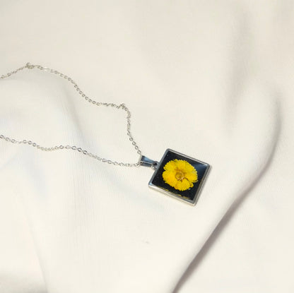 THE MOHUA neckpiece