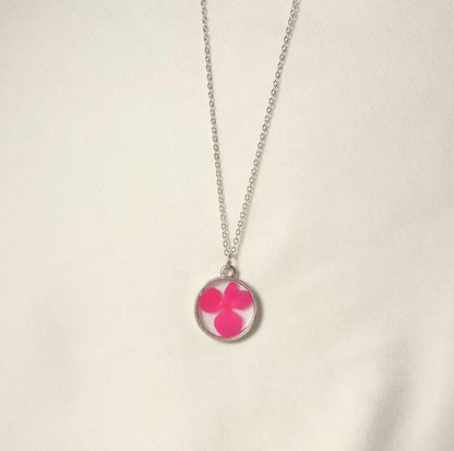 THE PINKY NECKPIECE 2