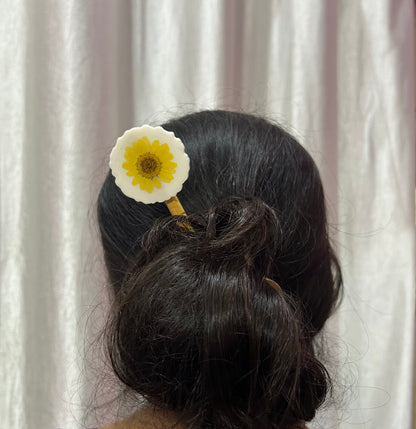 THE YELLOW DAISY hair bun stick