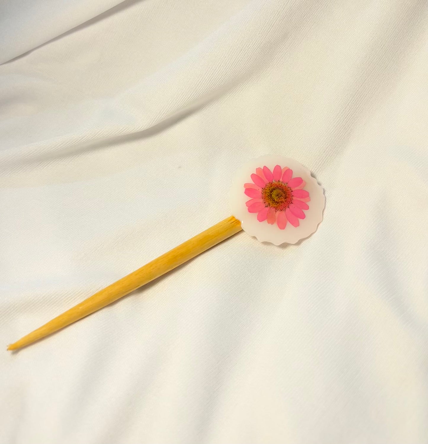 THE PINK DAISY hair bun stick