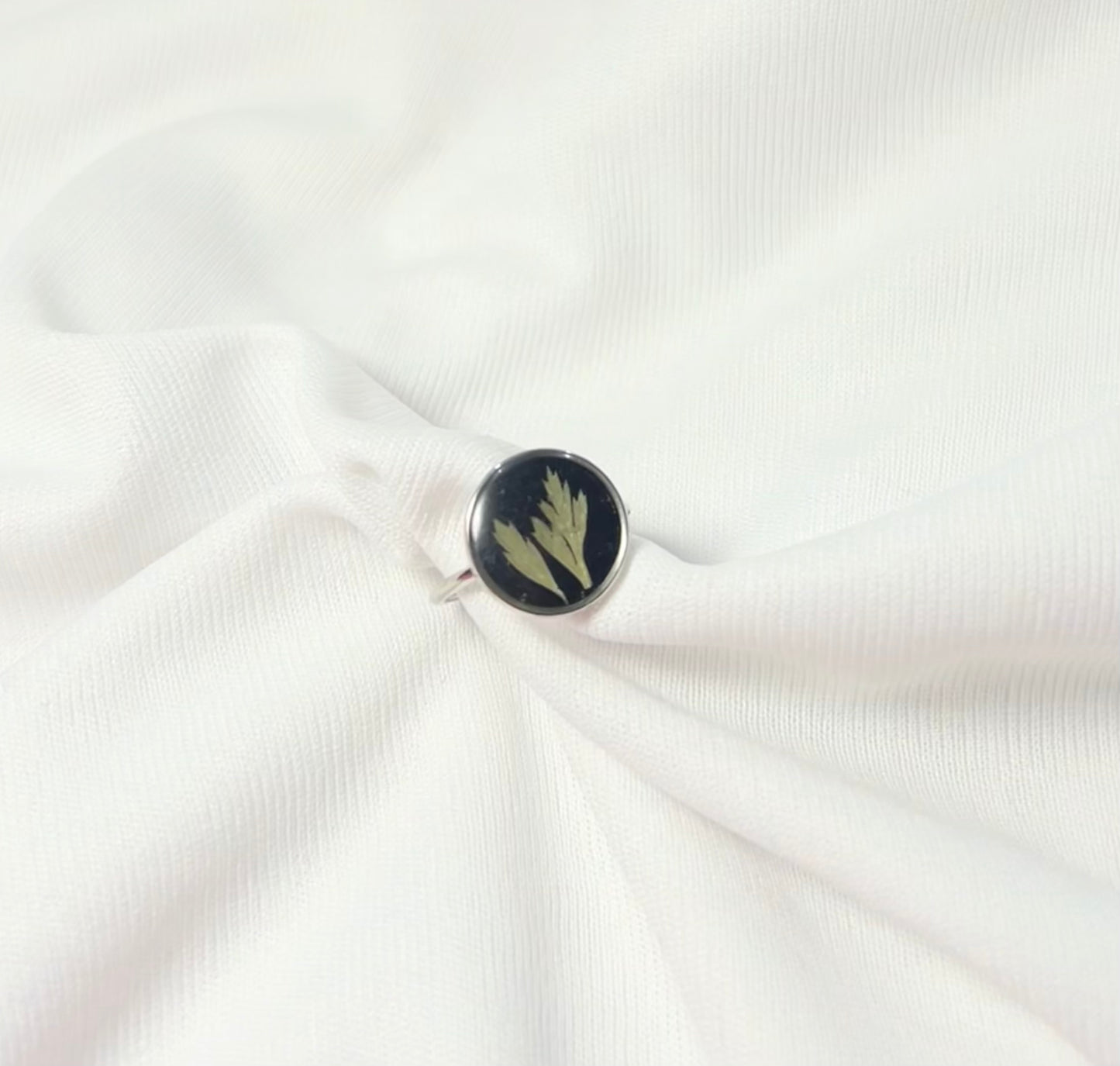 THE LIA ring
