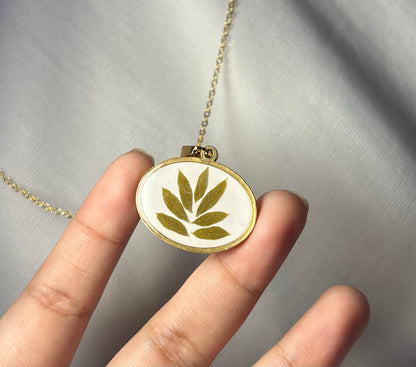 THE WILLOW gold neckpiece