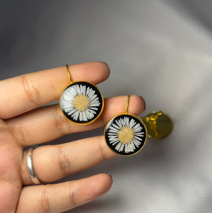 THE LILI gold earrings