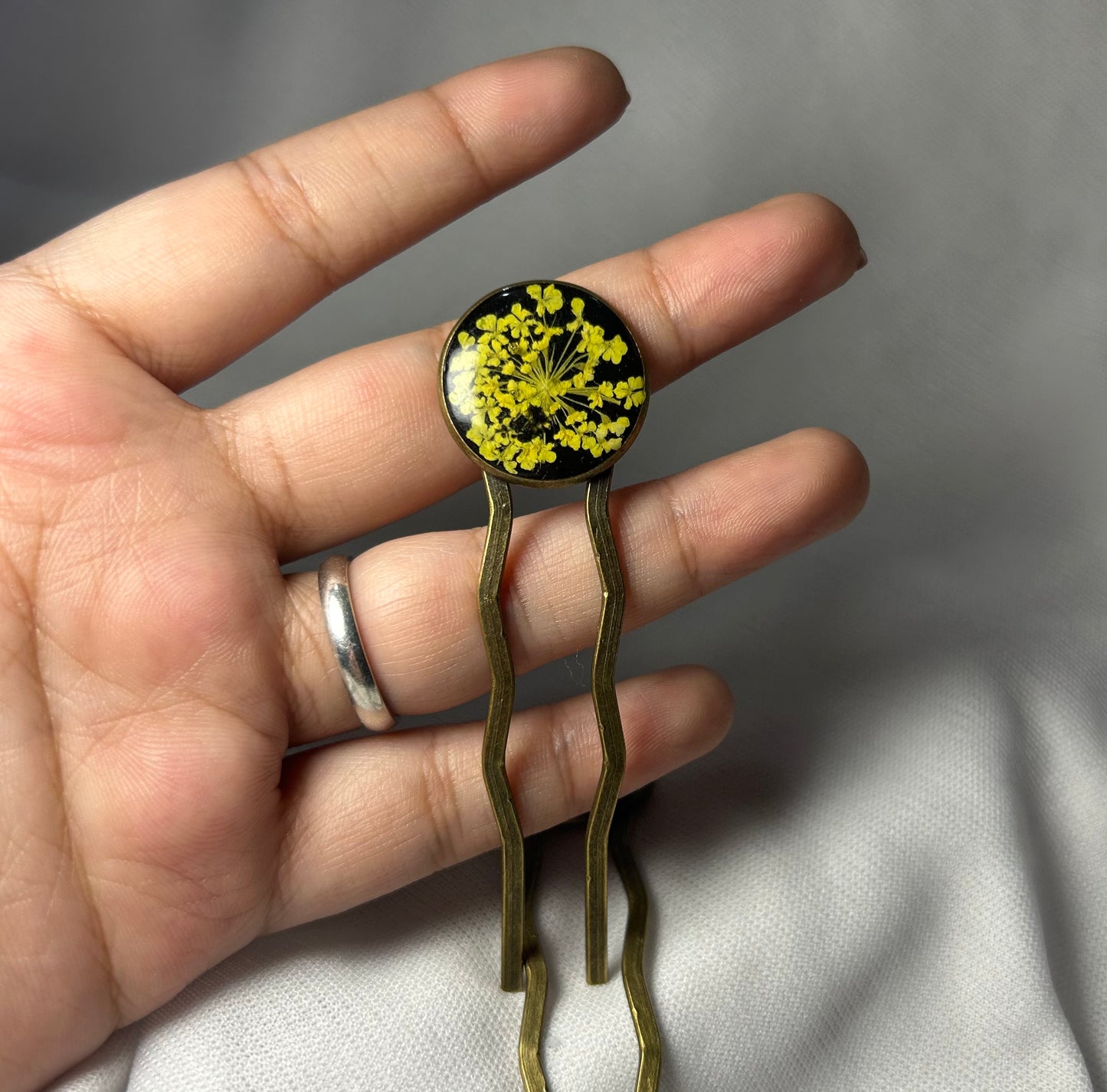 THE MEGHA hair pins