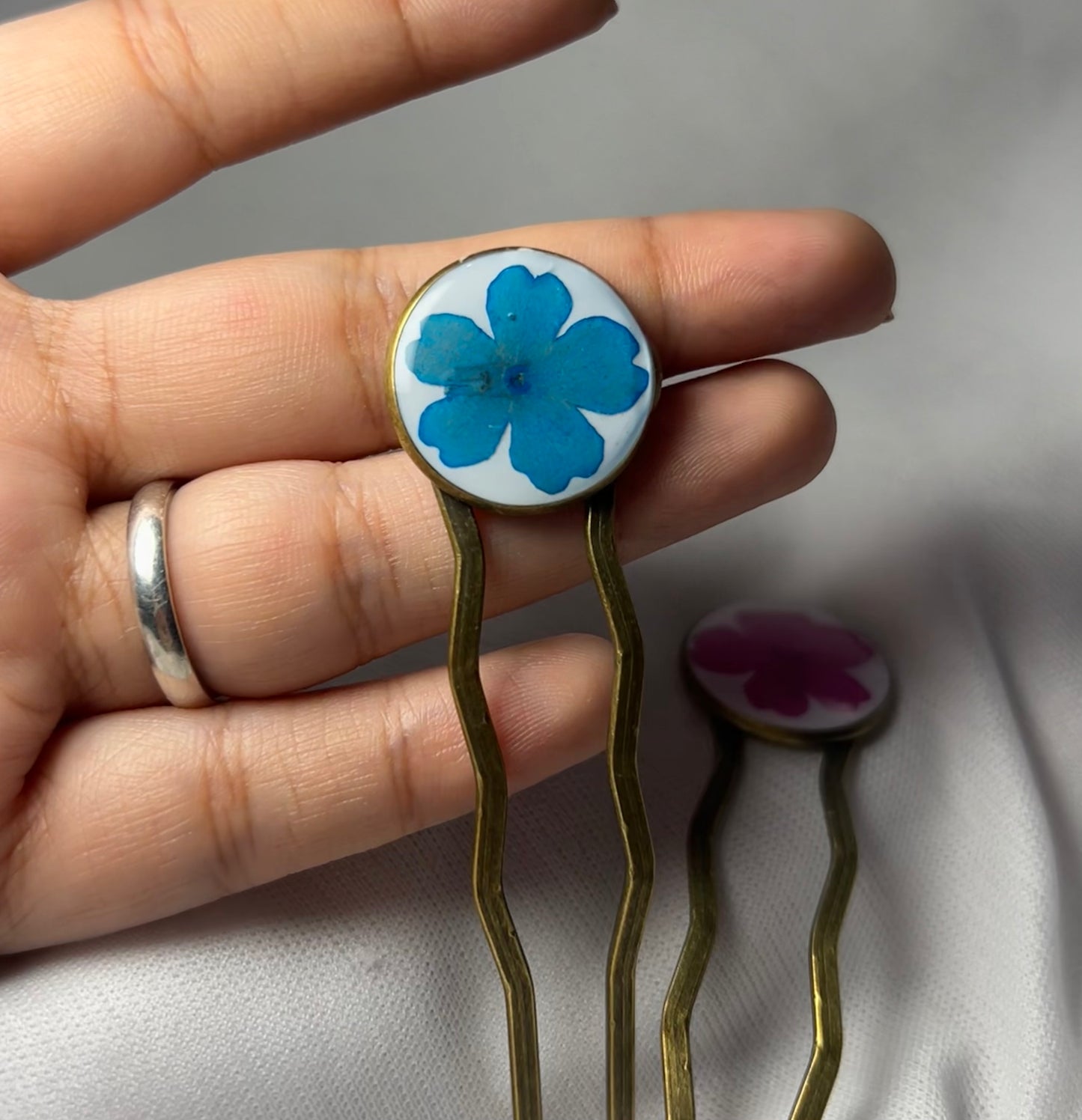 THE NIDHI hair pins