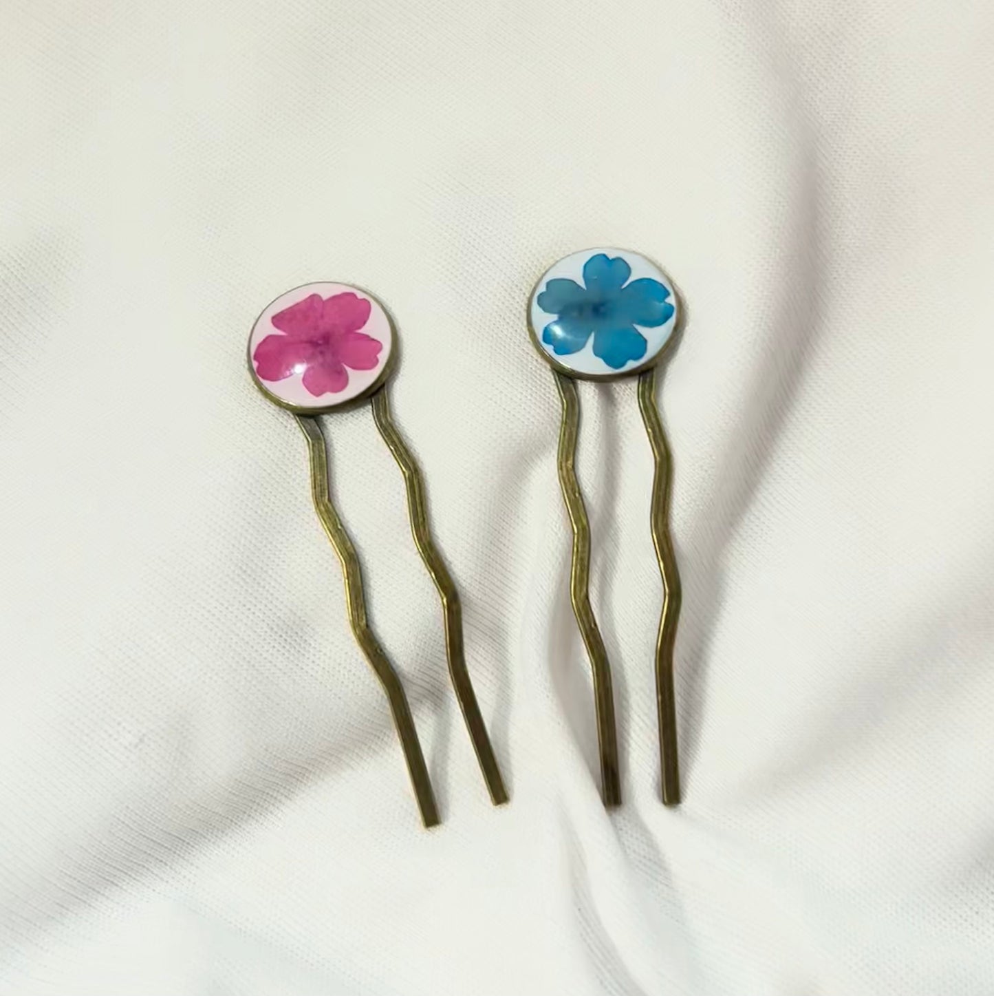 THE NIDHI hair pins