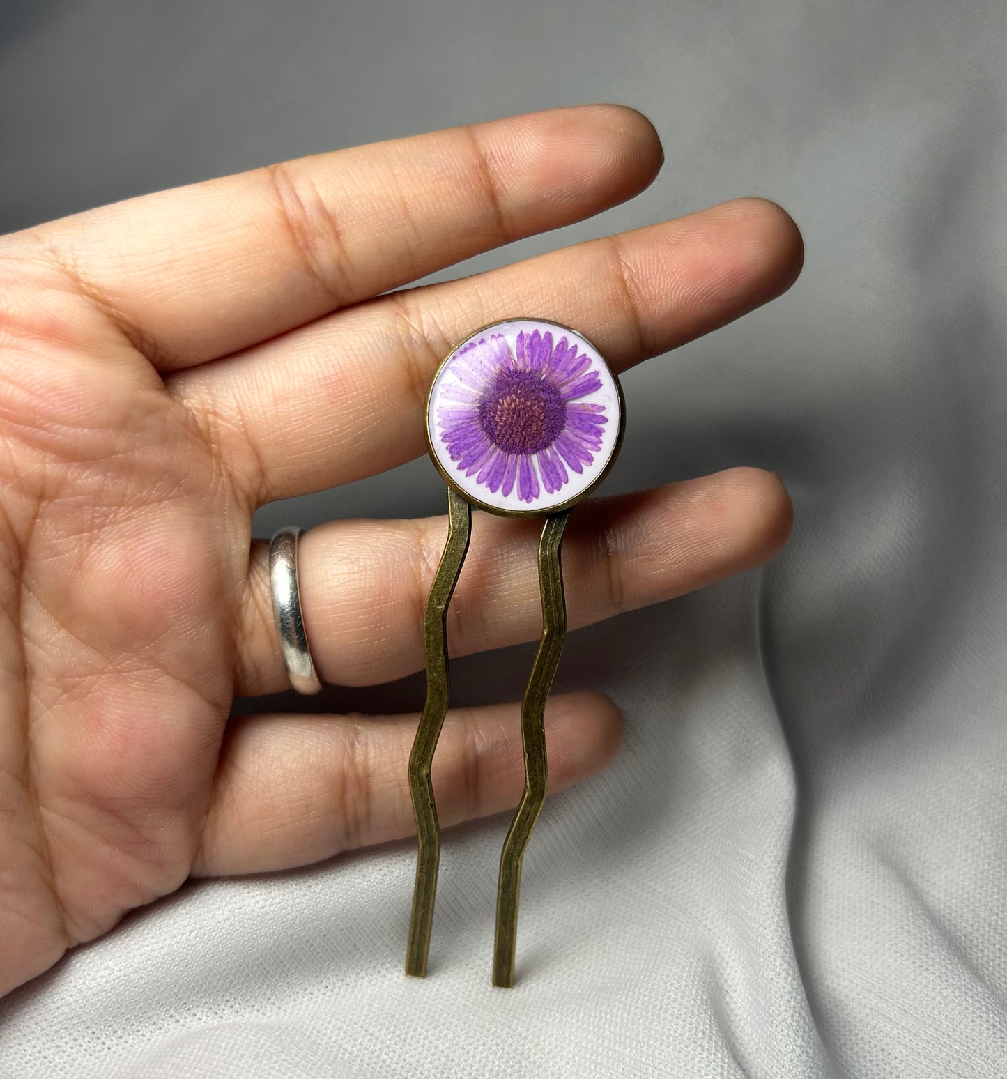 THE RIRI hair pin