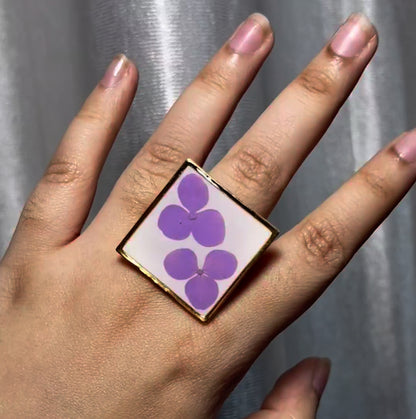THE LUNARA gold ring